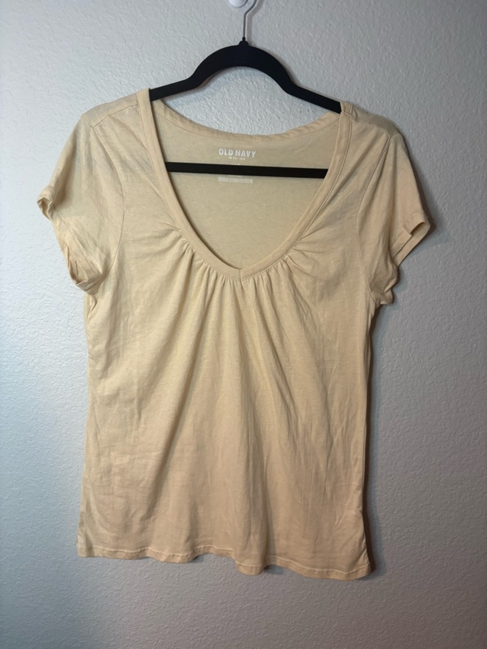 Old Navy Women's Light Cream V-Neck Short Sleeve Tee